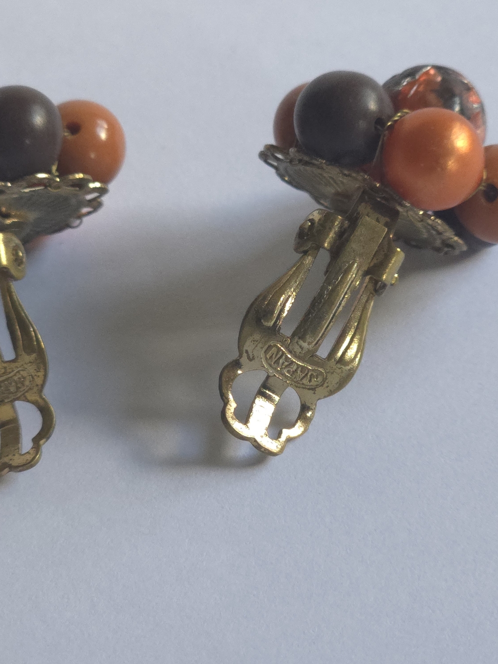 Vintage 1950s Japan Orange Brown Bead‎ Cluster Clip On Earrings Autumn Foil - Picture 7 of 10
